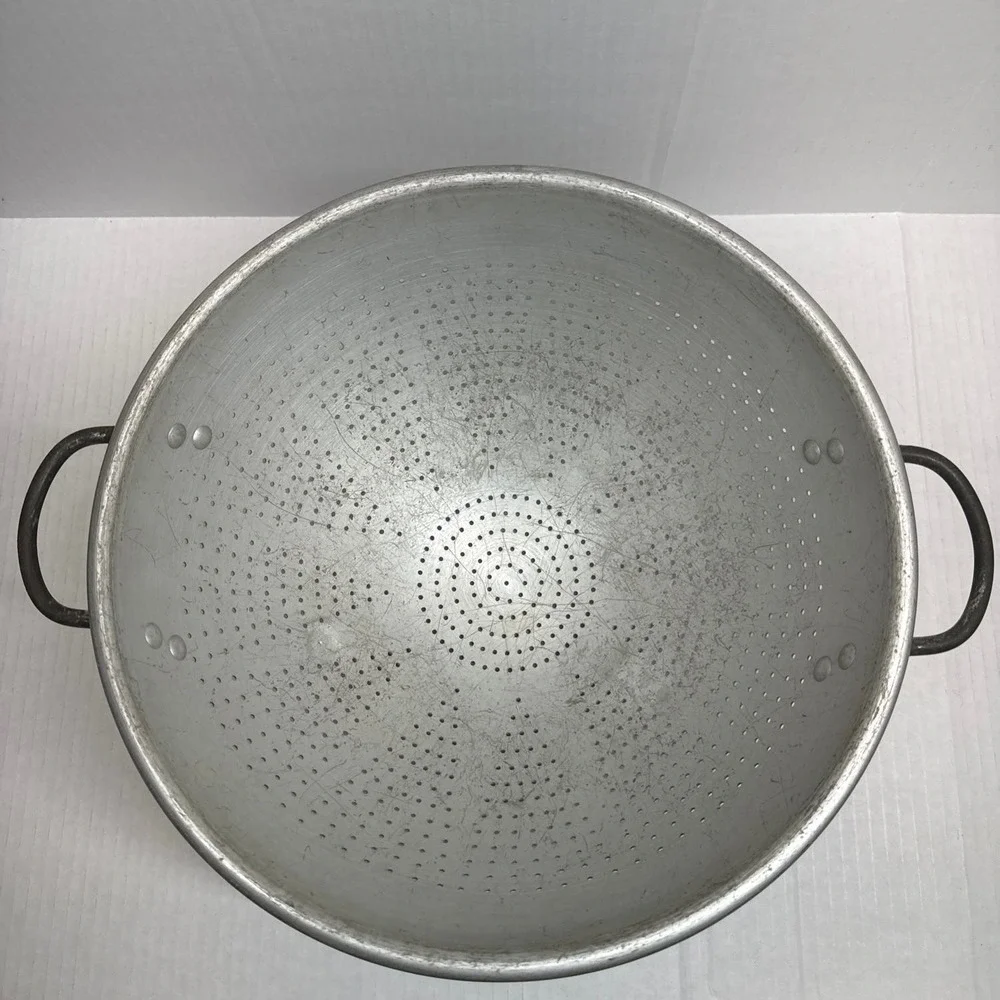 Vintage‎ Wear-Ever Aluminum Colander Self-Standing #3125 Made in USA Handles